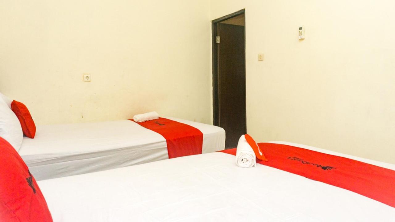 Reddoorz Near Sentani Airport Jayapura Hotel ภายนอก รูปภาพ