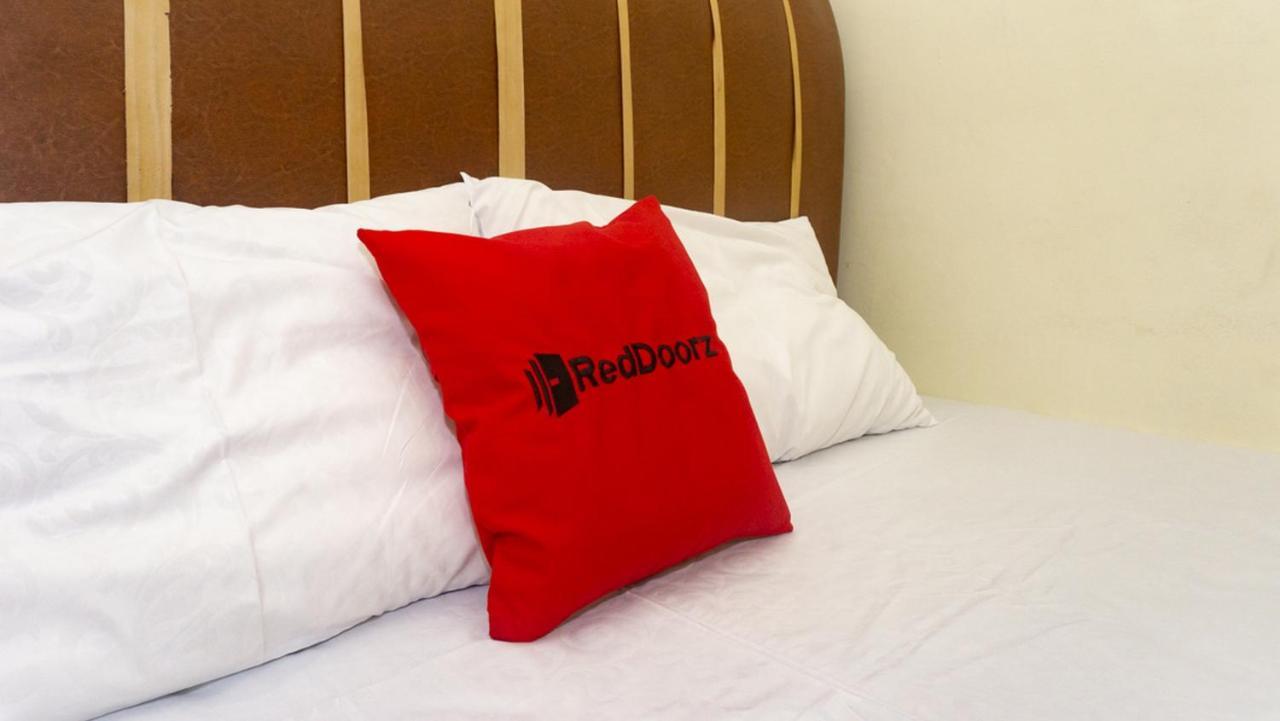 Reddoorz Near Sentani Airport Jayapura Hotel ภายนอก รูปภาพ